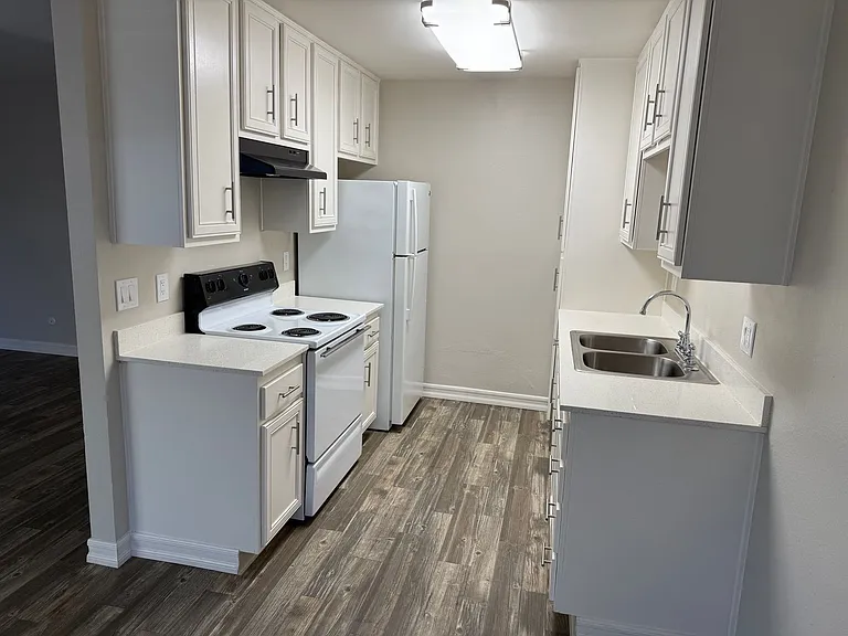Spacious 2 Bedroom Apartments at The Courtyards in El Cajon — Photo 16
