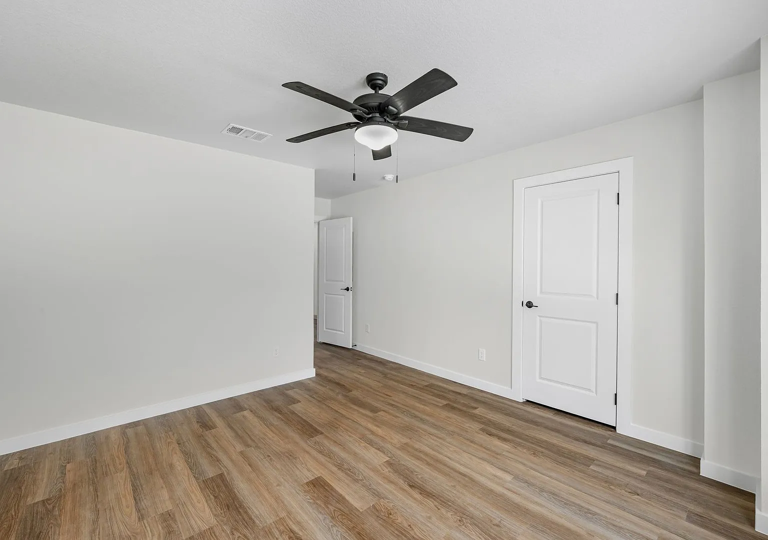 1919 Burnett Ave — Photo 2