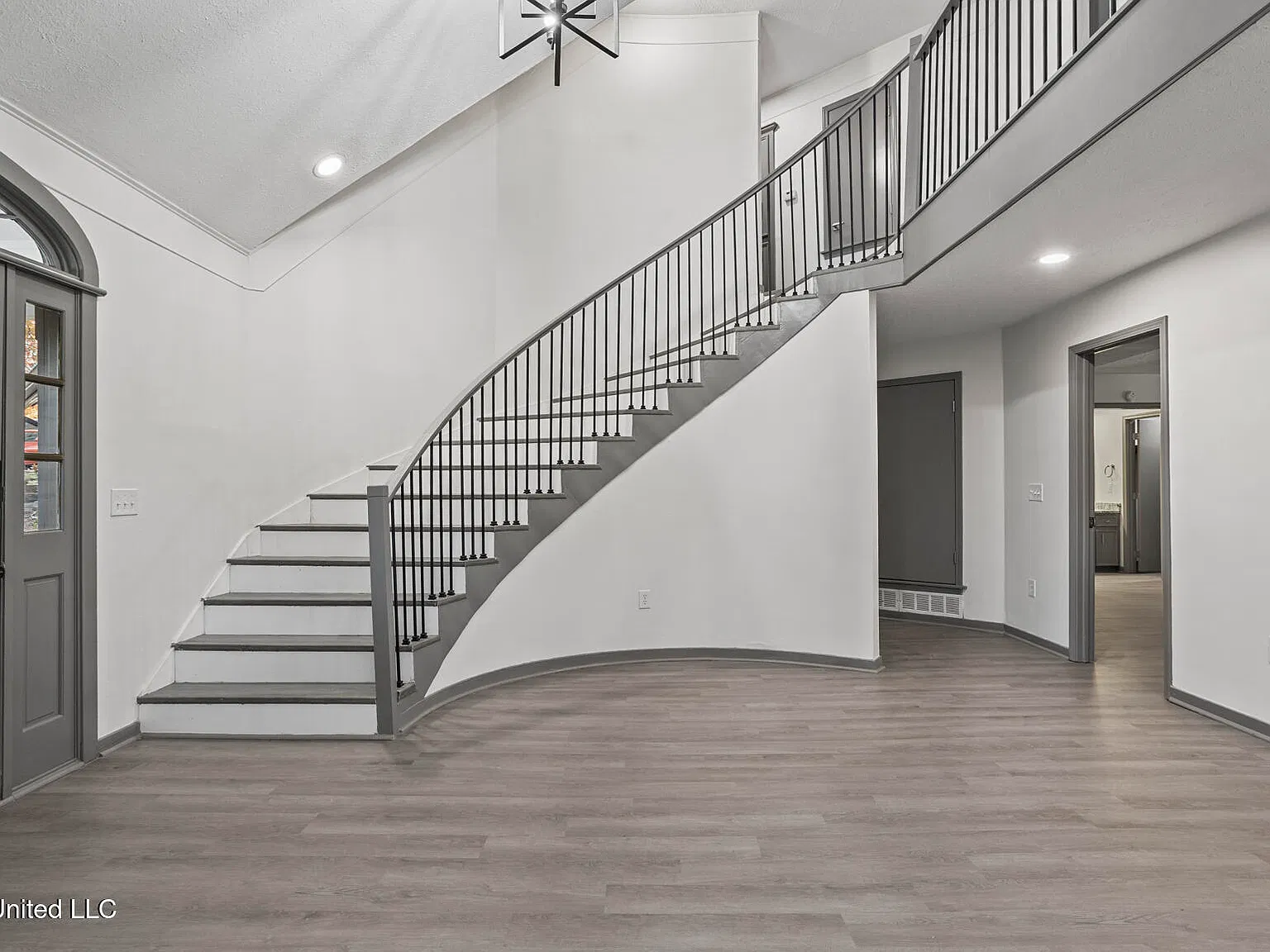 4 bed, 4.0 bath, 3050 sqft, $3,250 — Photo 3