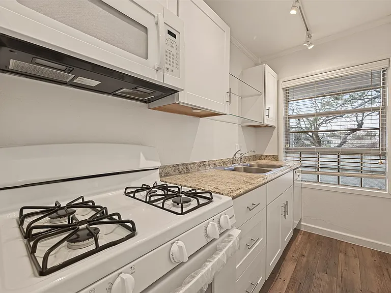 2021 Southgate Blvd #6 — Photo 12