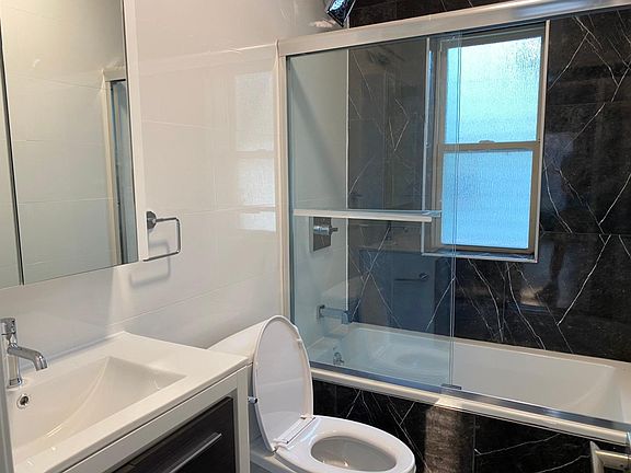 3rd image of 162-28 73rd Ave Floor 1