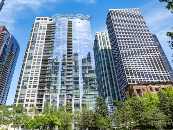 201 N Westshore Dr APT 1002, Chicago, IL 60601