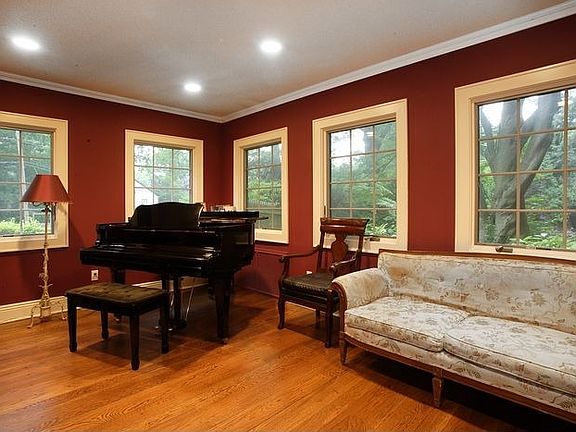MUSIC ROOM / DEN