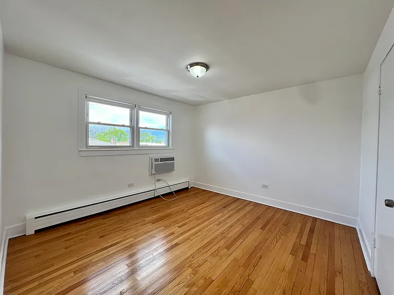 6540 N Damen Ave #2S — Photo 8