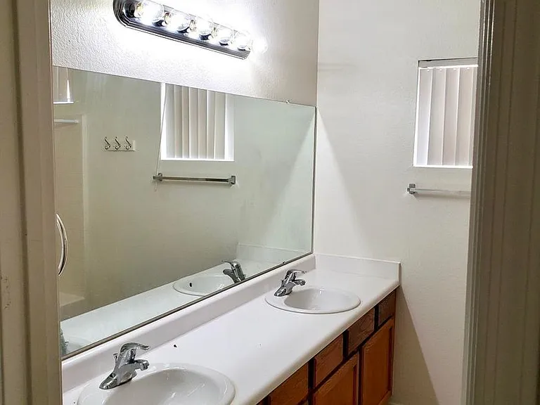 1750 W Union Hills Dr #15 — Photo 4