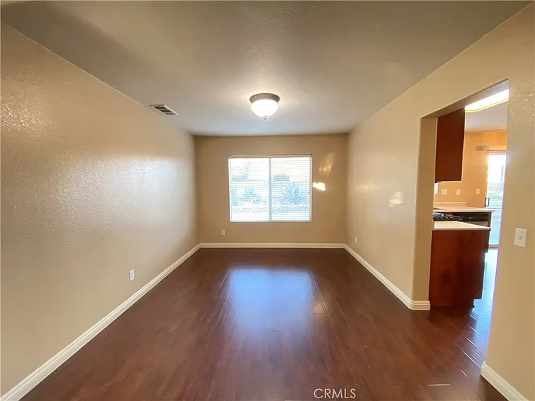 708 Hillview St — Photo 4
