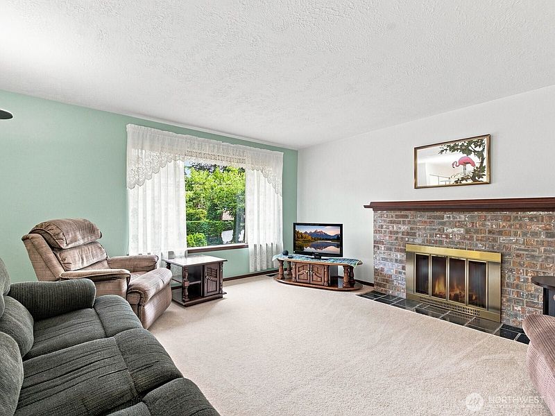 2nd image of 1839 N 185th Street
