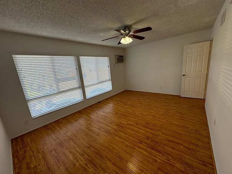 6736 Cleon Ave — Photo 53