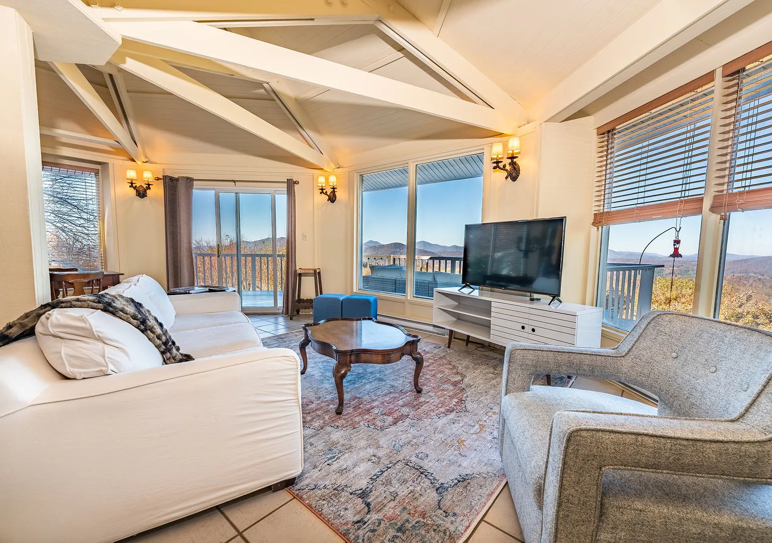 Two Bedroom with Breathtaking Views Overlooking Blue Ridge Mountains — Photo 1