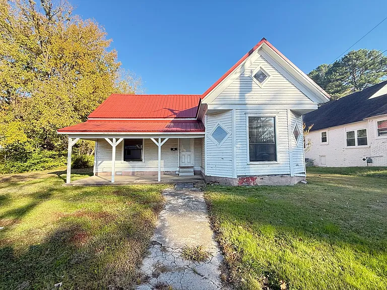 208 Oakland St — Photo 1