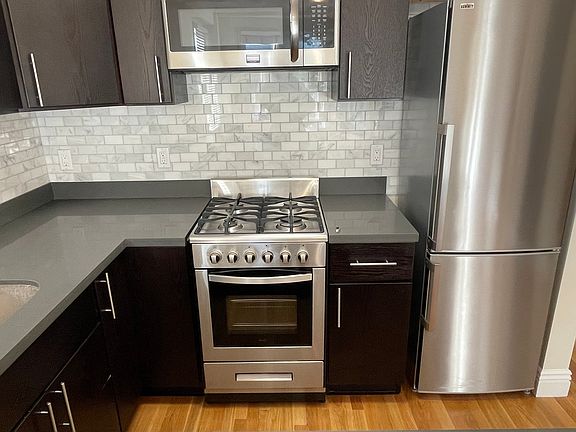 4th image of 2165 Larkin St #101