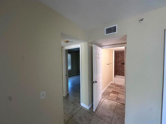 5th image of 201 Villa Cir