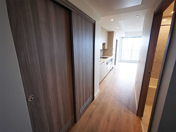 4th image of 95 McMahon Dr #1910