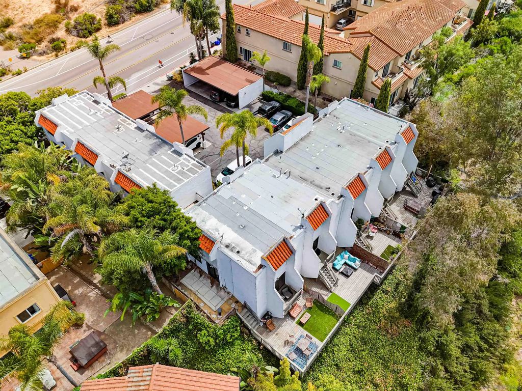 2950 La Costa Avenue 4