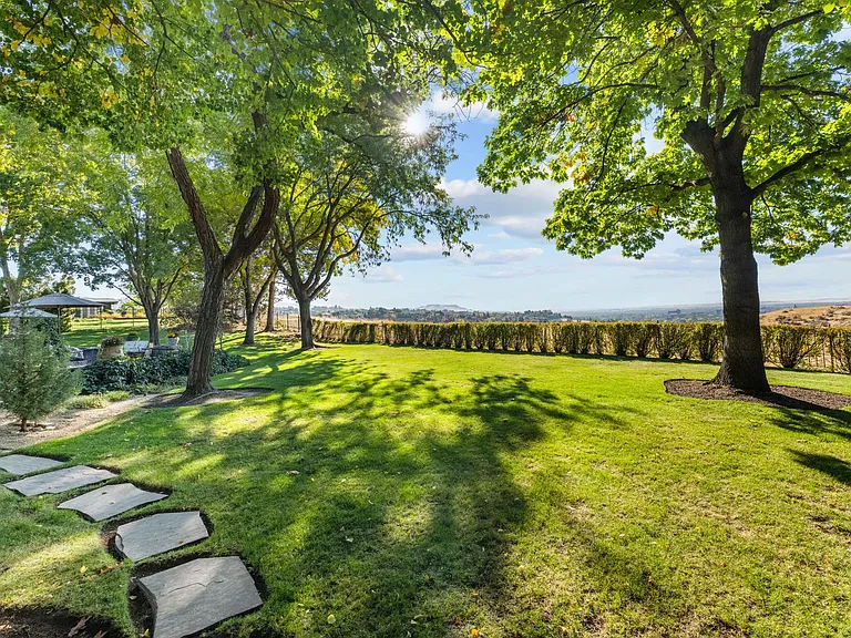 990 W Parkhill Dr — Photo 100
