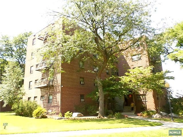 1st image of 500 Linwood Dr APT 3C
