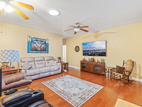 5th image of 764 Oakmont Dr