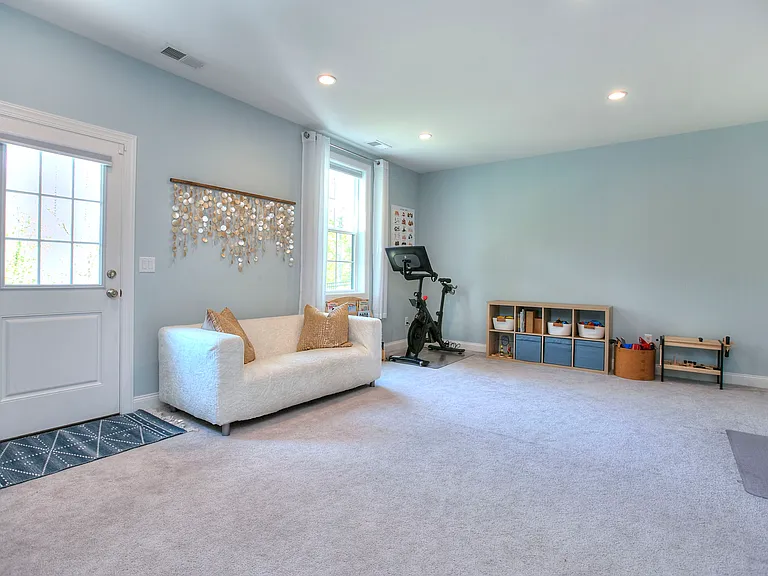 89 Brentwood Cir — Photo 18