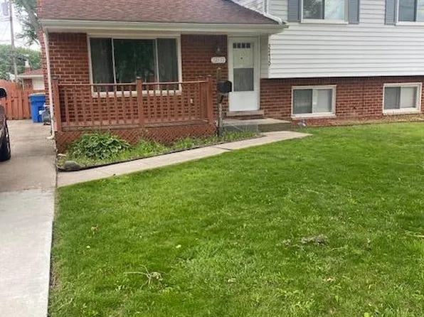 32430 Tecla Dr, Warren, MI 48088