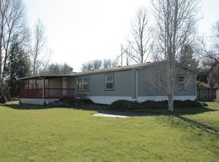 1877 Dellwood Dr, Grants Pass, OR 97526