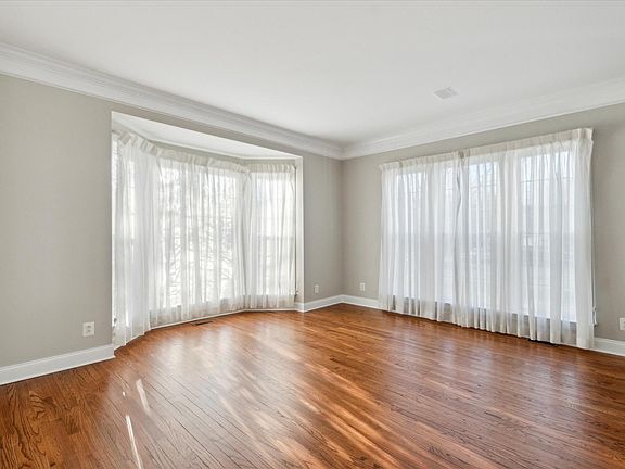 4th image of 824 Topaz Dr