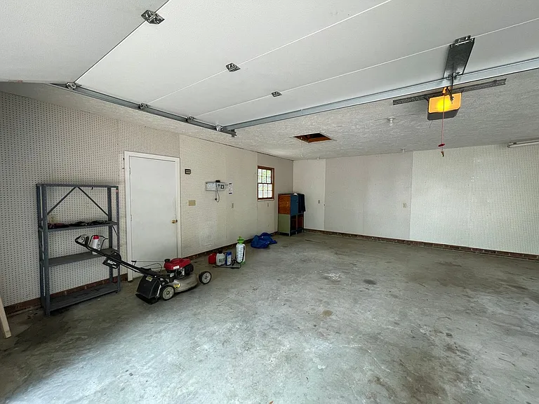 106 Silver Bluff Rd — Photo 36