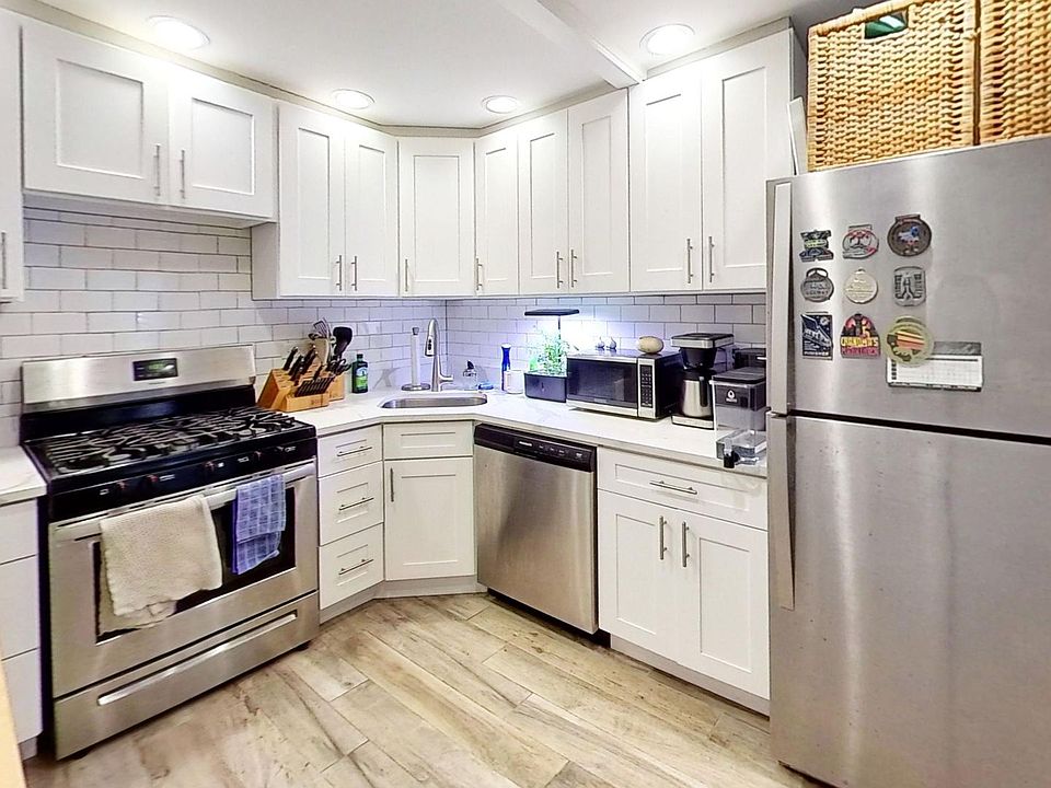 1st image of 719 W Buckingham Pl #3