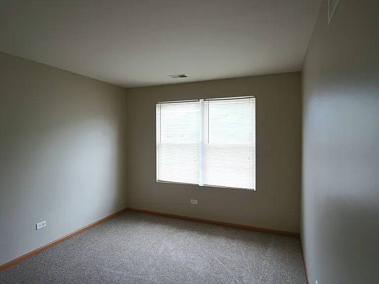 2538 Oak Tree Ln — Photo 16