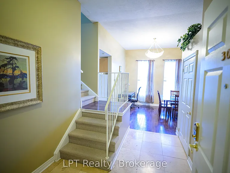 317 Queen St #302 — Photo 2