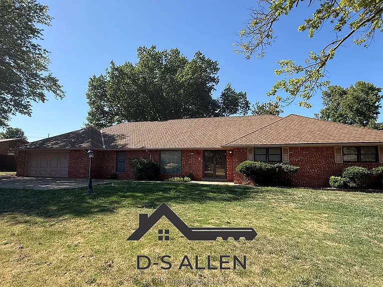 212 Meadowdale Dr — Photo 1