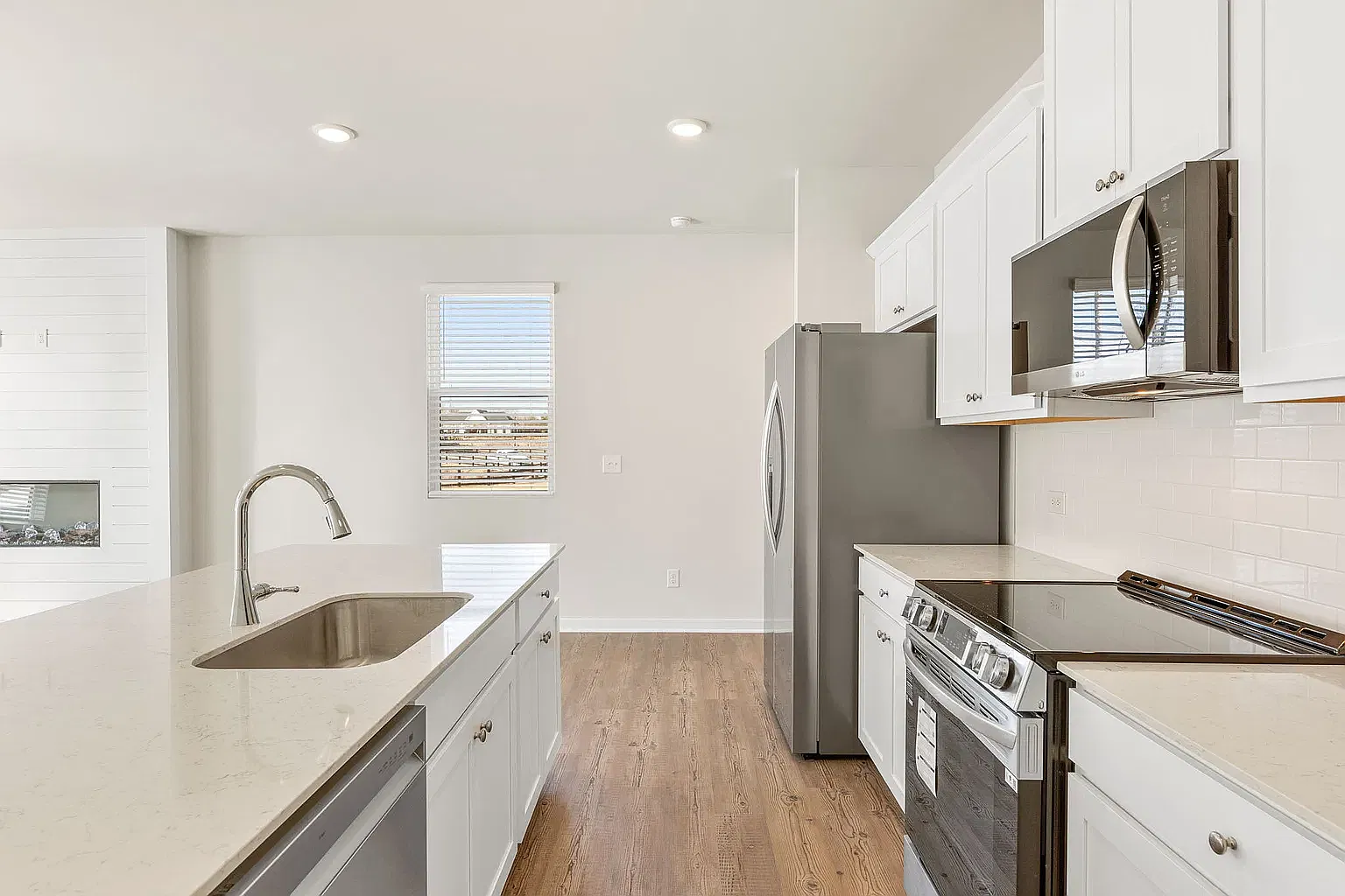 3 bed, 1842 sqft, $2,200 — Photo 3