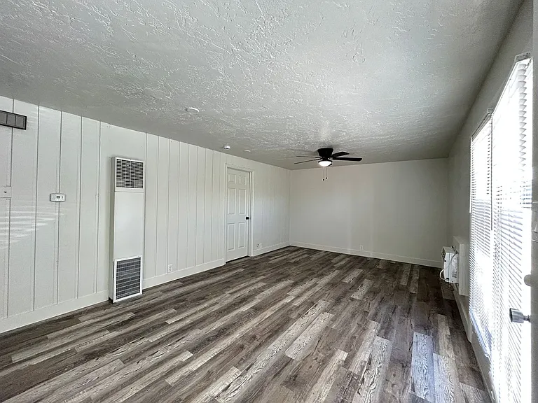951 N Redwood Rd — Photo 2