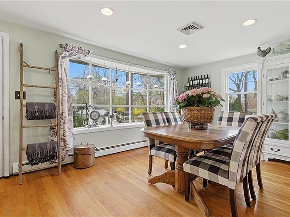 4th image of 315 Angell Rd
