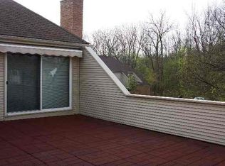 8337 Colony Dr APT 22, Grosse Ile, MI 48138