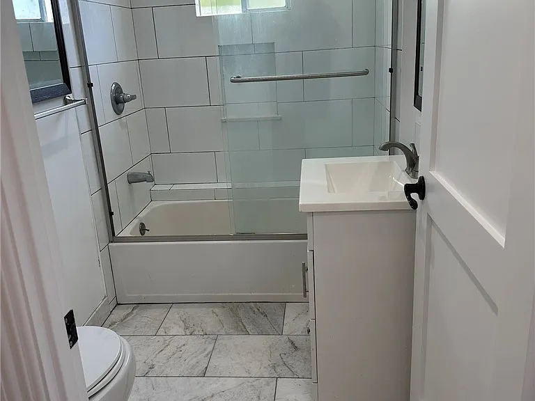 1819 Gramercy Ave #B — Photo 26