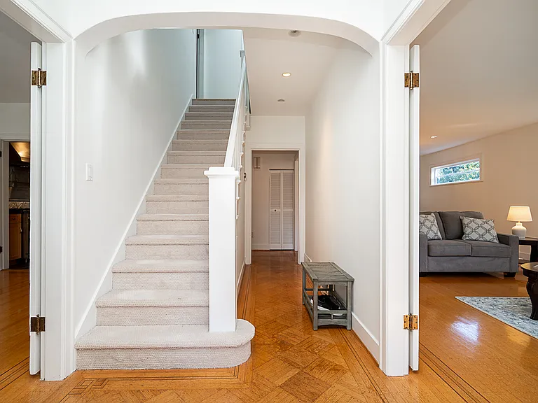5626 Highbury St — Photo 2