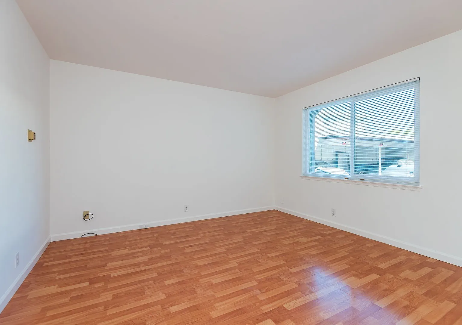 Sutter 2386 — Photo 2