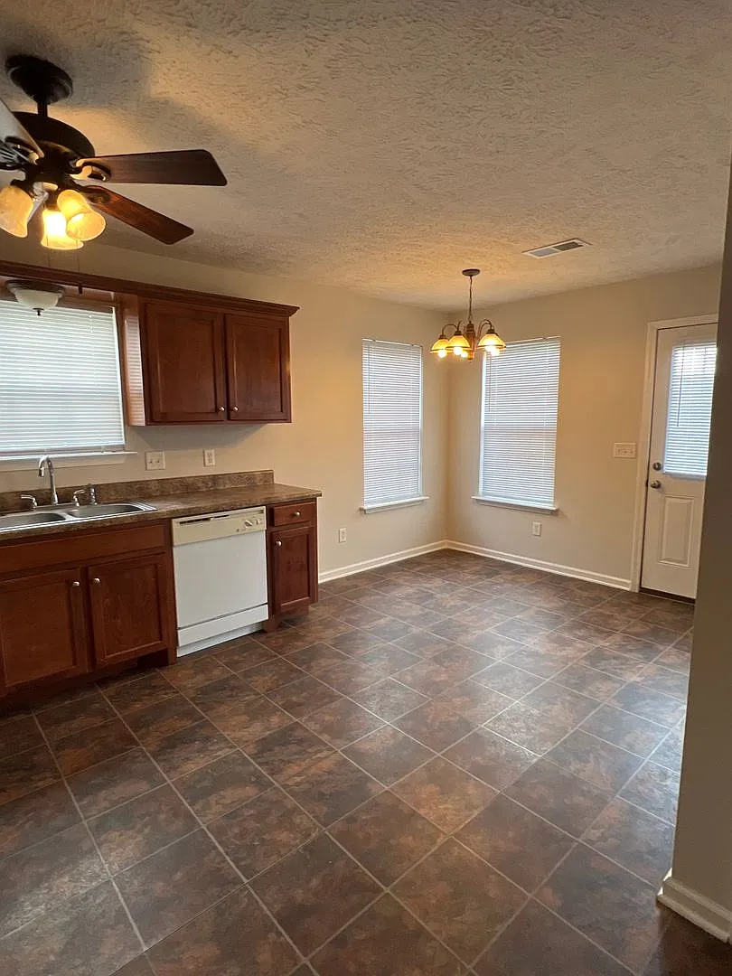 Cute Townhouse! — Photo 4
