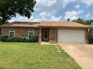 7403 Sandhurst Ln N, North Richland Hills, TX 76182