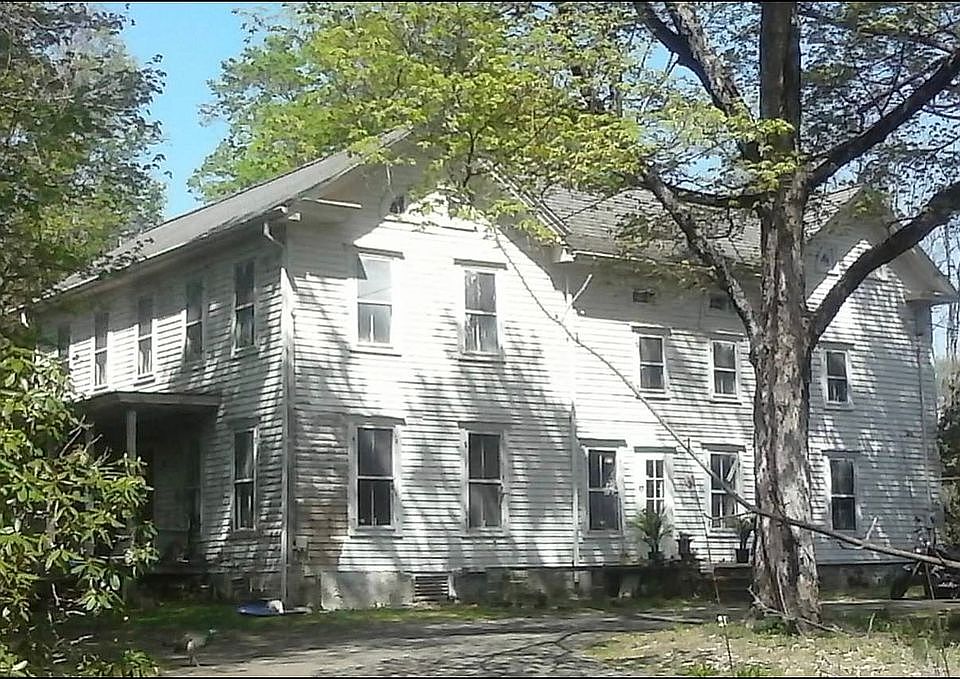 2nd image of 10 Lambert Rd