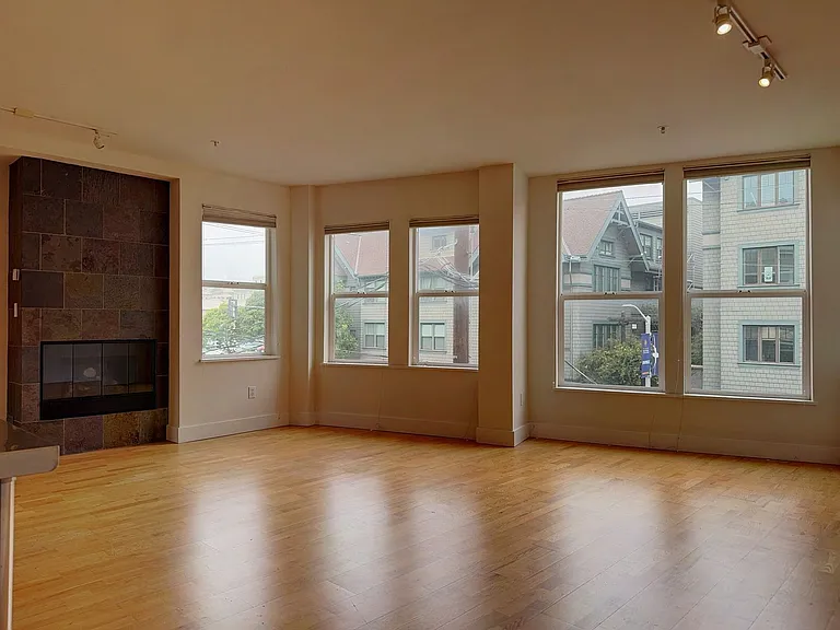 1171 Oak St #4 — Photo 16