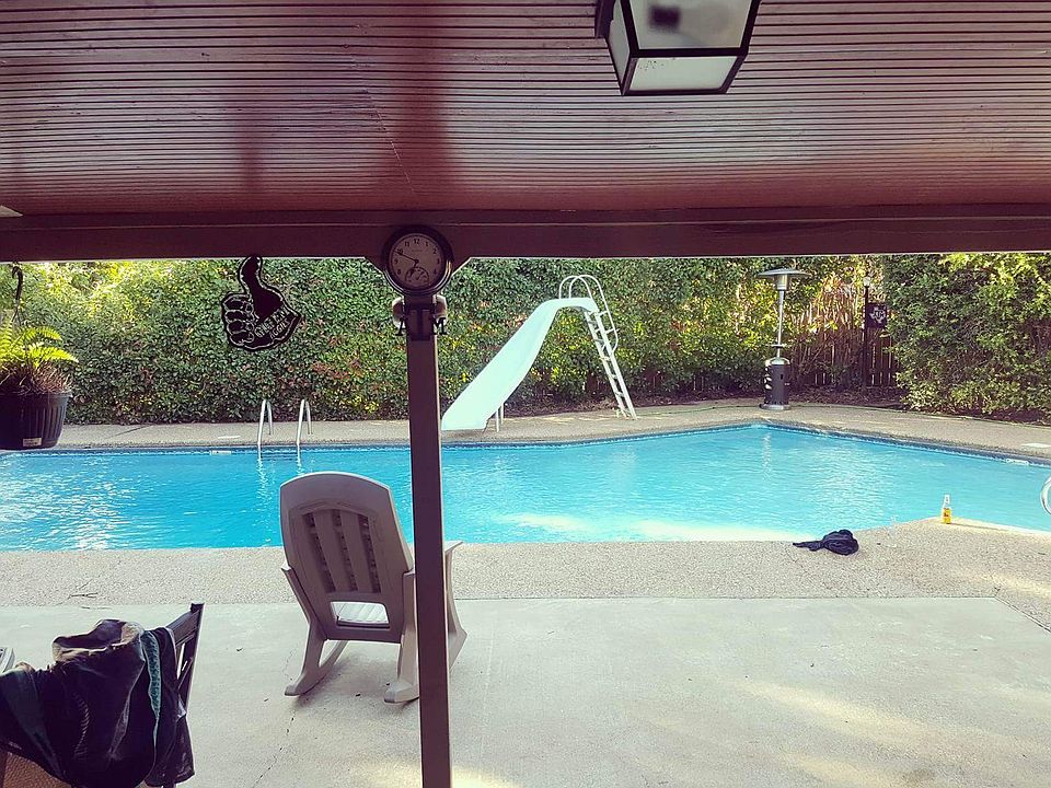 2nd image of 621 Carlyle Dr