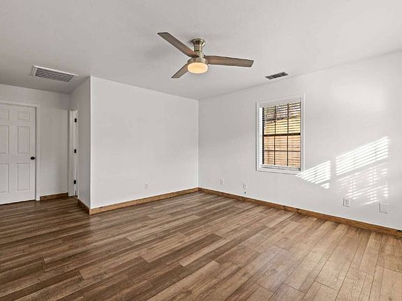 5th image of 506 Greenbay Ave
