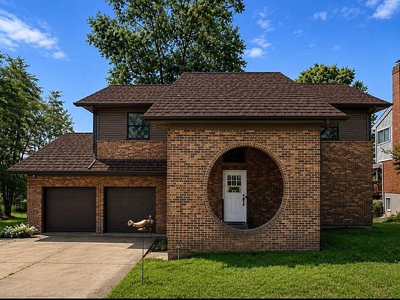 2nd image of 795 Elizabeth Dr