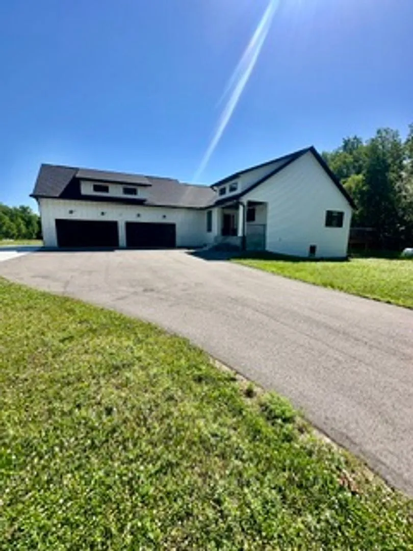 Beautiful Single Family 5 Bed home built in 2024 - Pequot Lakes — Photo 1