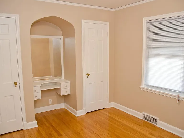 5631 Pine St — Photo 17