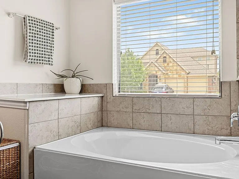 2660 Frances Ln — Photo 15