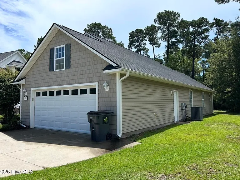 105 Lantana Ln — Photo 2