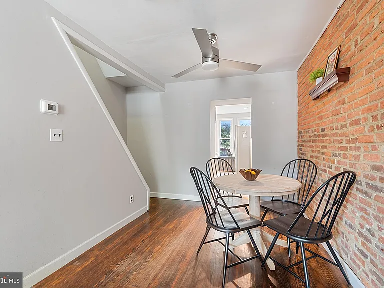 130 E Randall St — Photo 11