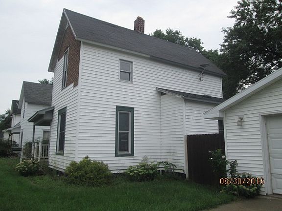 4th image of 1313 Leonard Ave